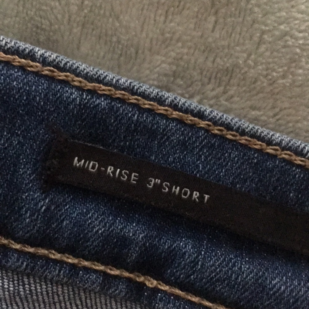 Banana Republic Mid Rise Short - Picture 5 of 5